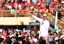 Pesquisas indicam Flávio Bolsonaro à frente do chefe do Executivo